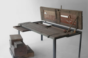 View of the Indoor E table in its opened configuration.