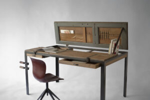 View of the Indoor R table in its opened configuration.
