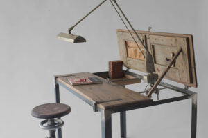 Close-up of the Windoor table in its opened configuration with objects
